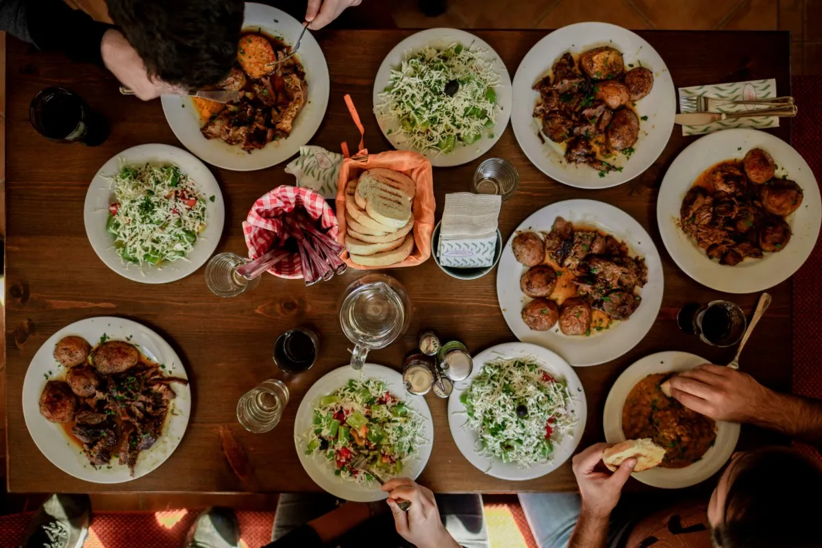 What Is the Standard Size of a Dinner Plate?